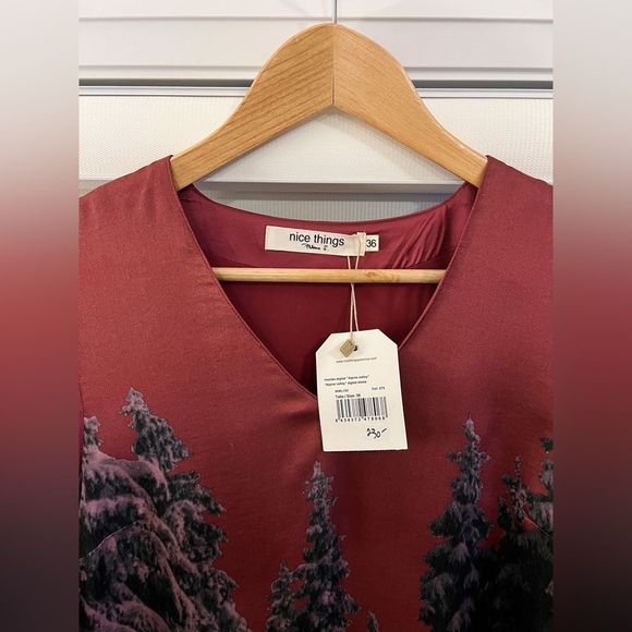🌲Nice Things🌲- Alpine Valley Digital Print Dress / Merlot - Picture 11 of 13